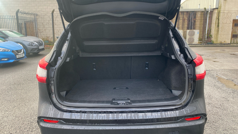 Nissan Qashqai 1.3 DiG-T N-Connecta 5dr Petrol Hatchback